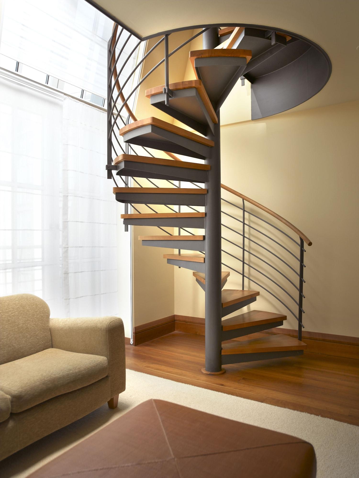 Conrad Hamburg Hotel ภายนอก รูปภาพ Spiral staircase