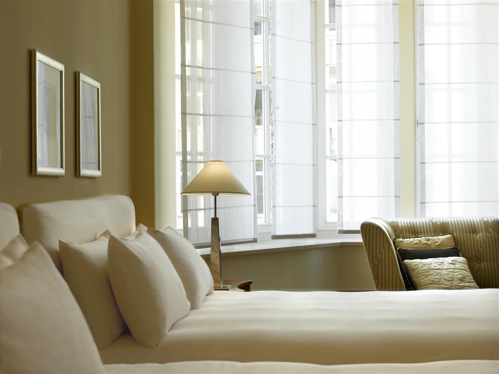 Conrad Hamburg Hotel ภายนอก รูปภาพ A room at the hotel