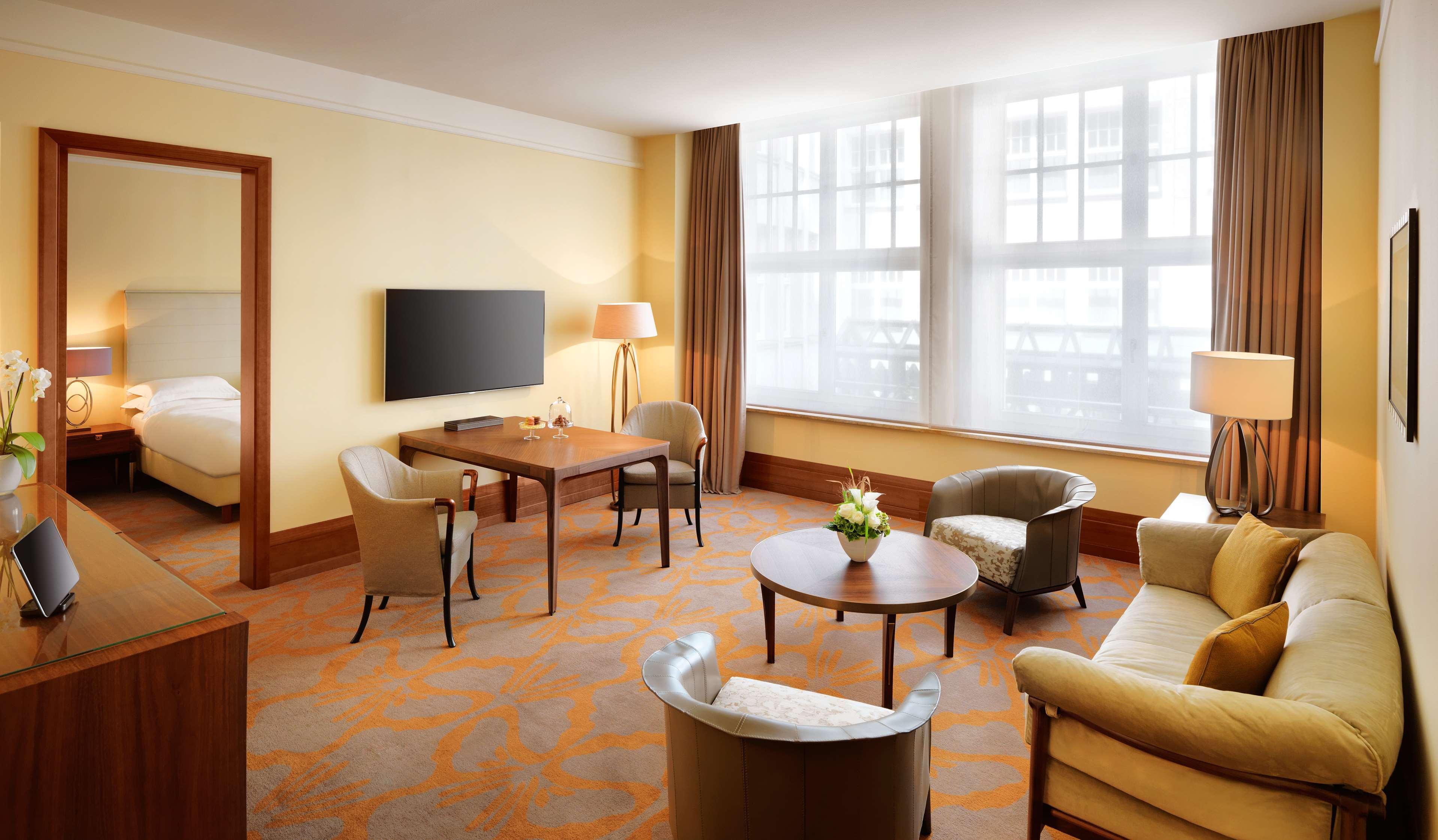 Conrad Hamburg Hotel ภายนอก รูปภาพ Suite at the InterContinental London Park Lane