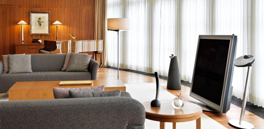 Conrad Hamburg Hotel ภายนอก รูปภาพ Bowers & Wilkins Zeppelin