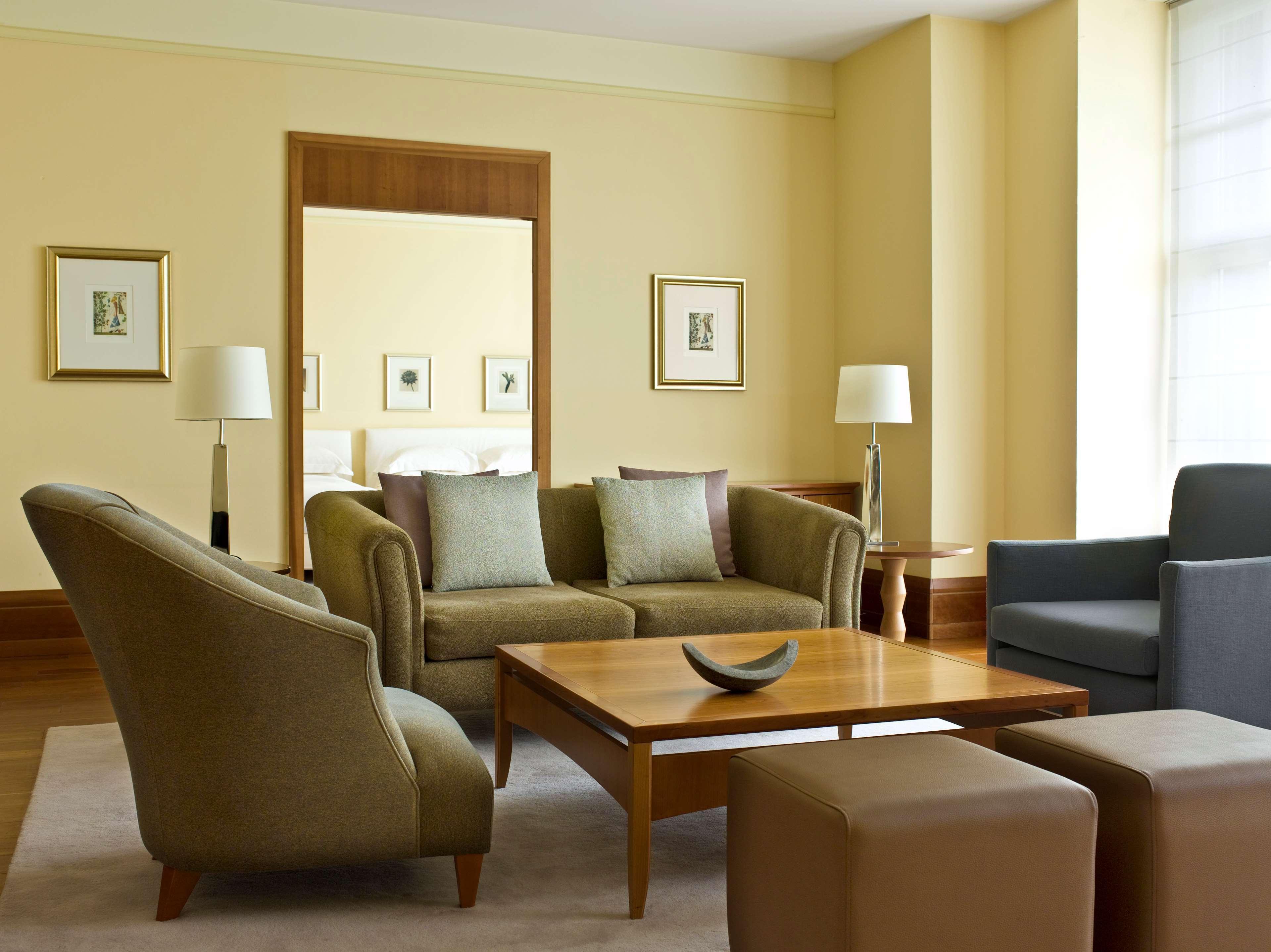 Conrad Hamburg Hotel ห้อง รูปภาพ A living room