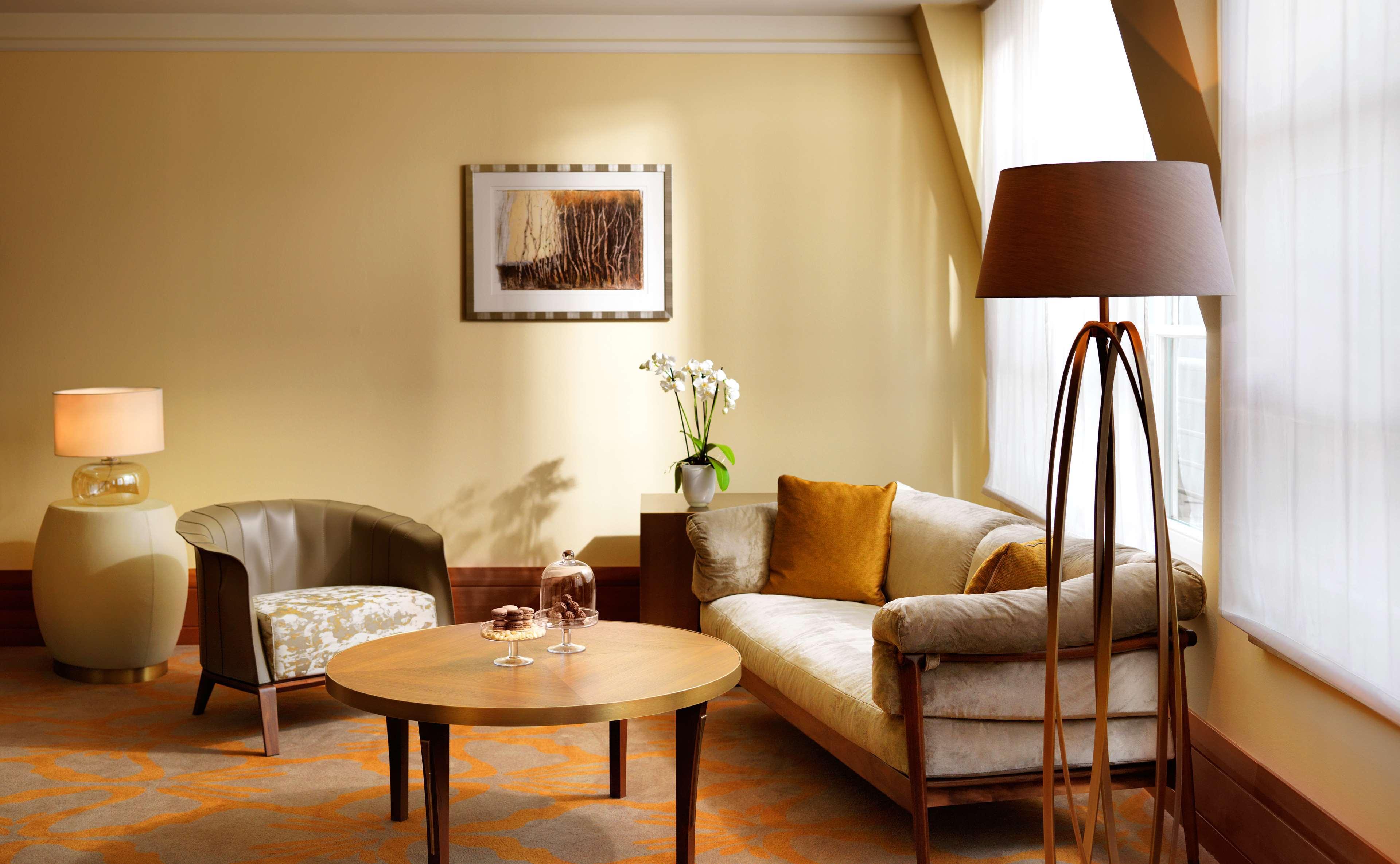 Conrad Hamburg Hotel ภายนอก รูปภาพ A suite at the Mandarin Oriental, Munich