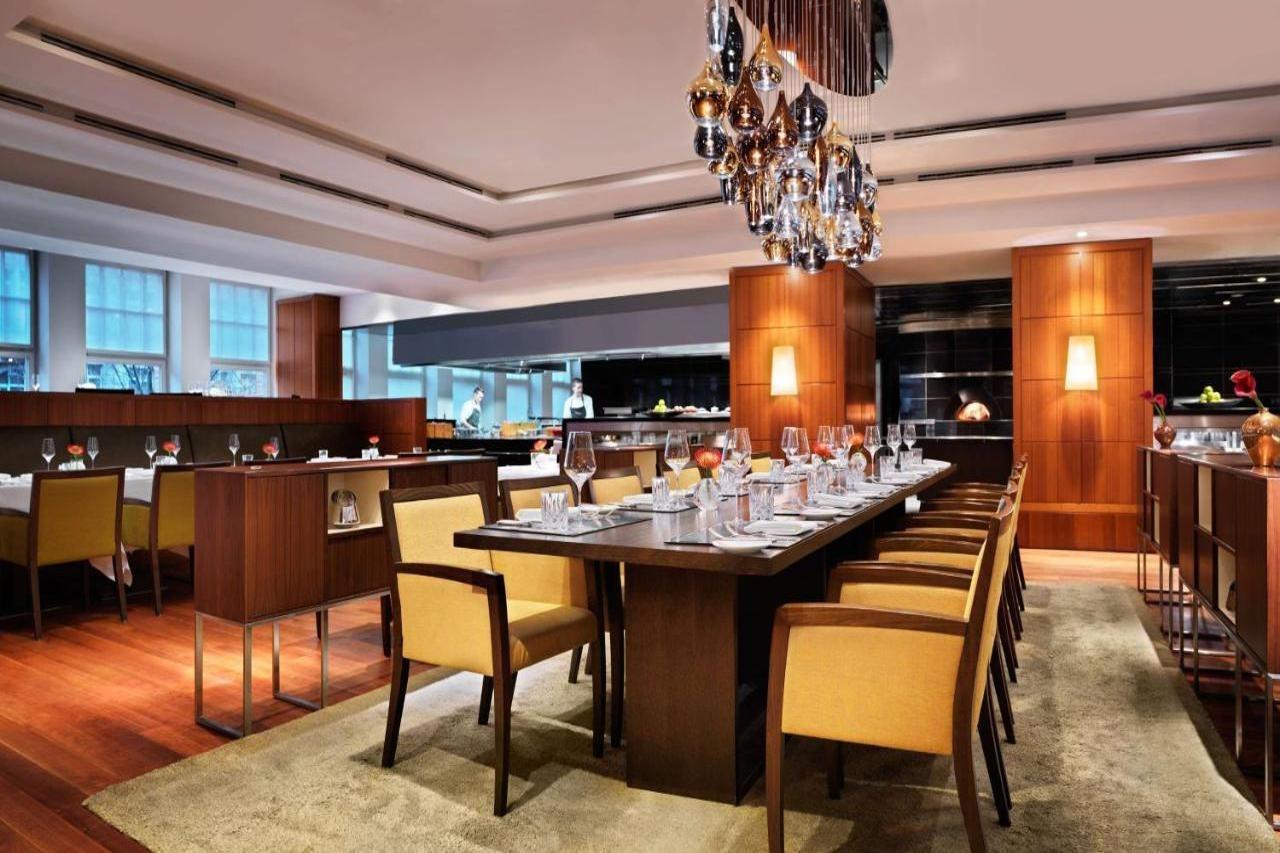 Conrad Hamburg Hotel ภายนอก รูปภาพ The restaurant