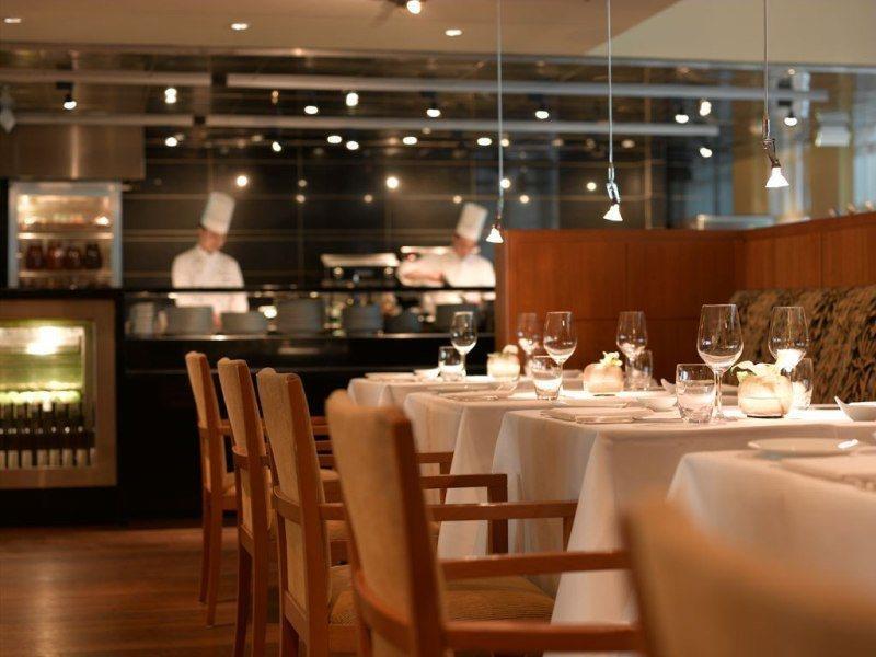 Conrad Hamburg Hotel ร้านอาหาร รูปภาพ Interior of the restaurant