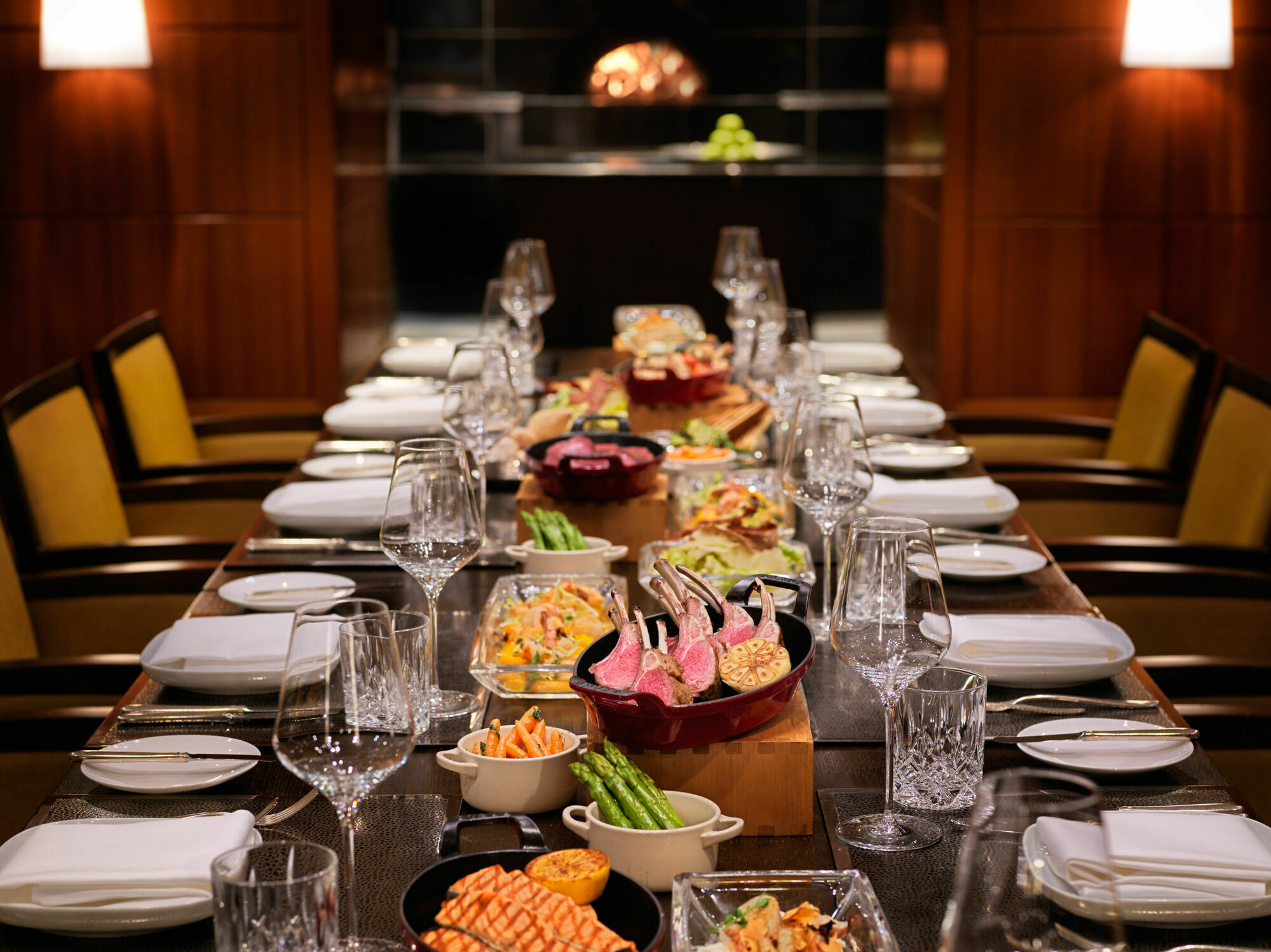 Conrad Hamburg Hotel ภายนอก รูปภาพ A table set for a meal